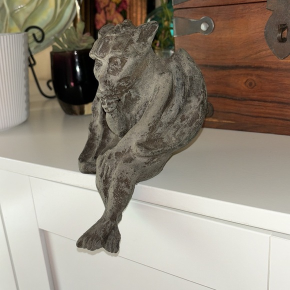 Gargoyle Thumb Sucking 7 1/4” Sitting Baby Goyle Winged Statue Shelf Sitter - Picture 5 of 9